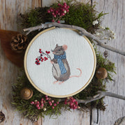 Stickdatei Maus mit Beerenzweig