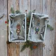 Stickdatei Weihnachten – Mädchen mit Kranz