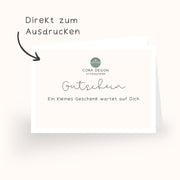 Geschenkgutschein für Stickdateien von Cora Design mit druckbarer Gutscheinvorlage. Minimalistisches Design zum Ausdrucken, Beschriften und Falten als kreative Geschenkidee.