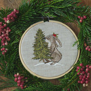 Stickdatei Hase mit Baum Weihnachten Cora Design