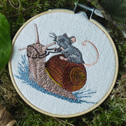 Stickdatei Schnecke Maus Rennen Sommerregen Frühling Sommer Herbst Cora Design