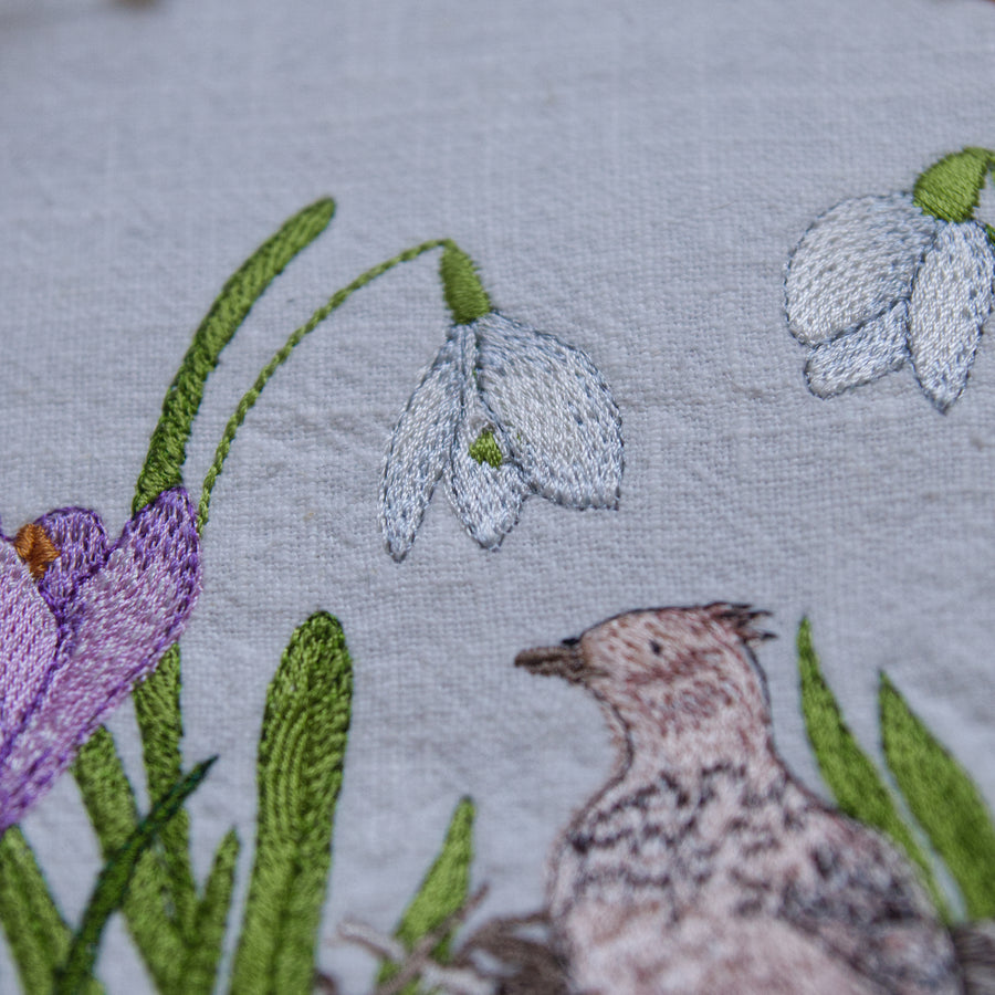 Stickdatei Frühblüherwiese für die mittlere Rahmengröße