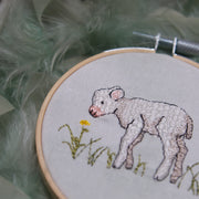 Stickdatei Lamm auf der Wiese