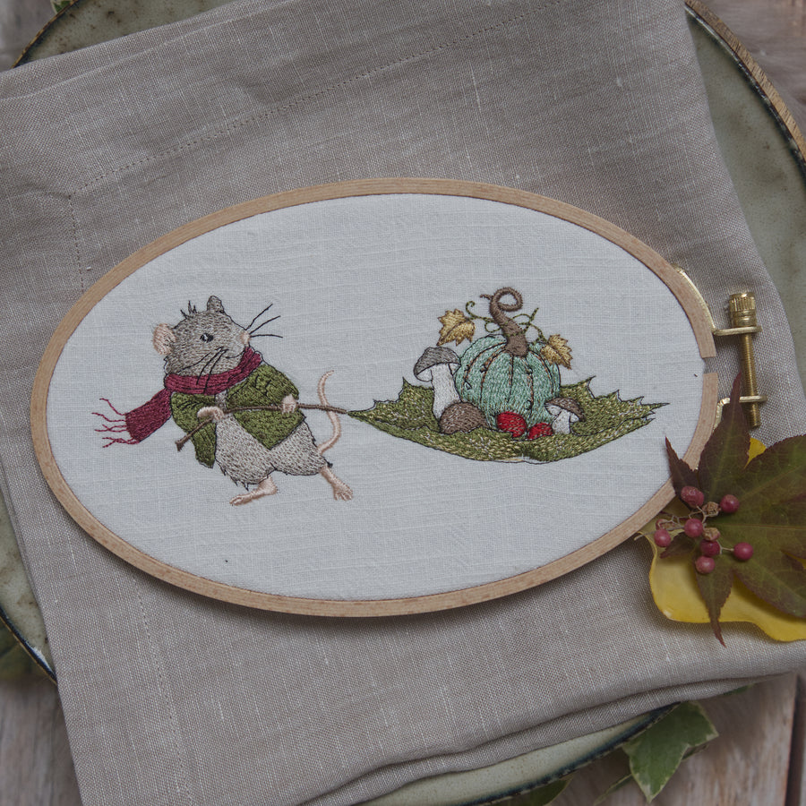 Stickdatei Maus mit Blatt