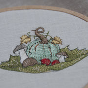 Stickdatei Maus mit Blatt