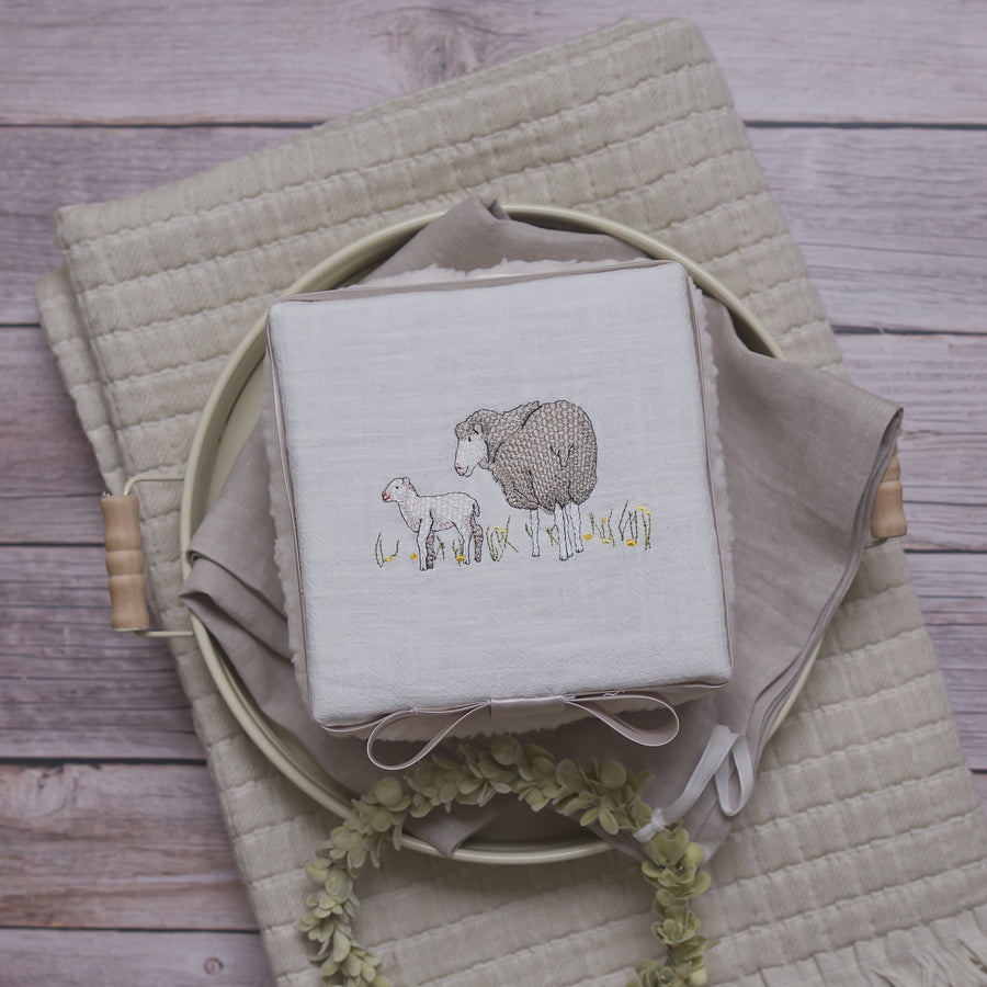 Stickdatei Mutter und Lamm