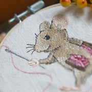Stickdatei Maus mit Garnkone