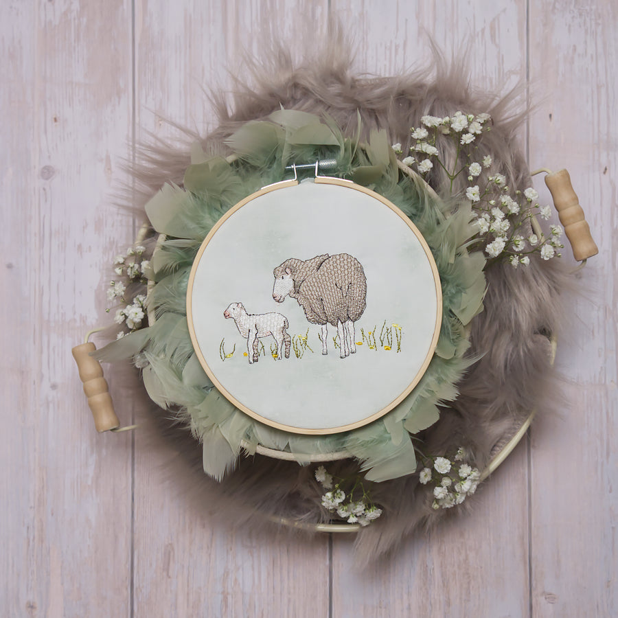 Stickdatei Mutter und Lamm