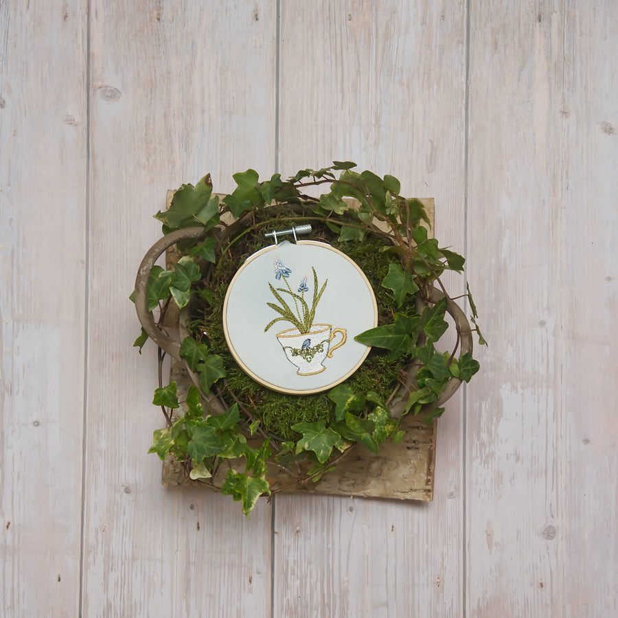 Stickdatei Traubenhyazinthe in der Tasse