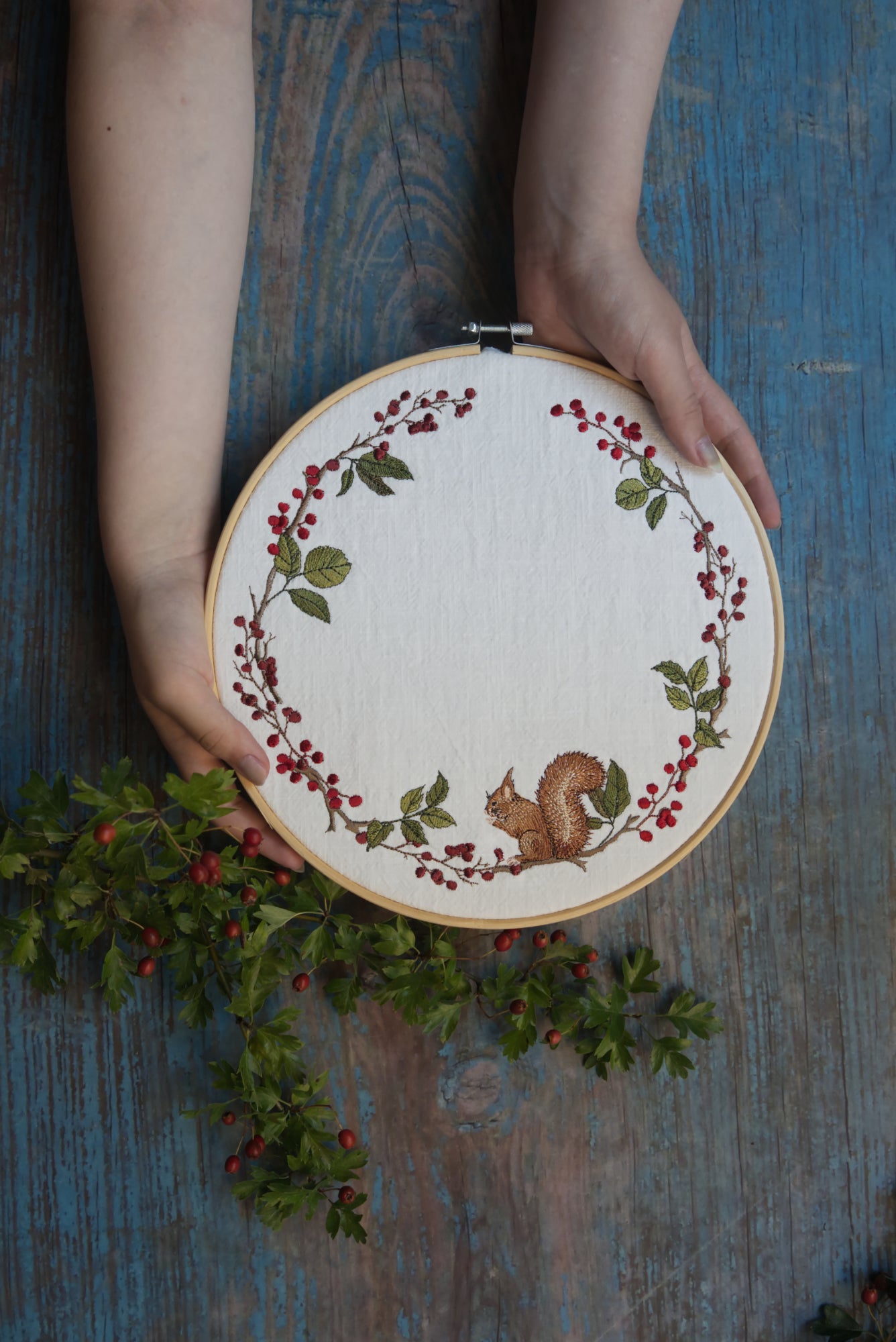 Stickdatei für Stickmaschinen Herbst Beeren Eichhörnchen Kranz