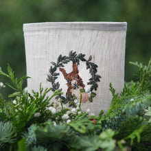 Lade das Bild in den Galerie-Viewer, Stickdatei Eichhörnchen FSL (free standing lace) aus der Serie Waldkinder
