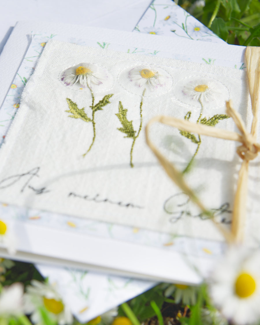 Stickdatei Gänseblümchen Wunschset mit Trockenblumen