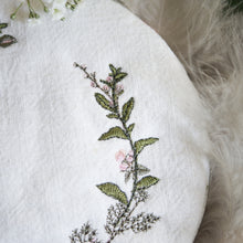 Lade das Bild in den Galerie-Viewer, Stickdatei Set ITH Rosen Mugrug und Rosenbouquet
