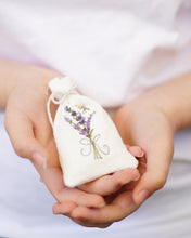 Lade das Bild in den Galerie-Viewer, Stickdatei Set Lavendel mit Biene
